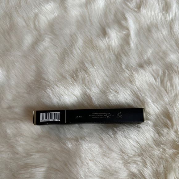 CODE 8 precision liquid eyeliner - Picture 8 of 9